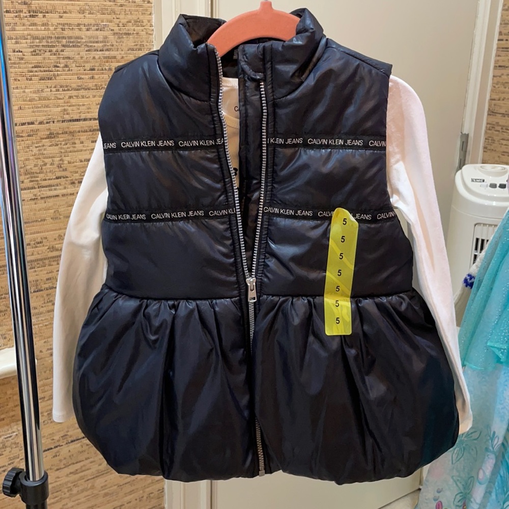 NWOT Calvin Klein jeans puffer vest with t shirt